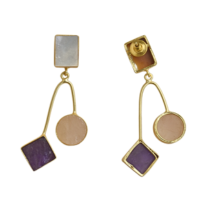 Pendientes colgantes de diseño geométrico asimétrico con tres piedras, chapados en oro, con amatista semipreciosa, cuarzo rosa y madreperla. - Product Image 6