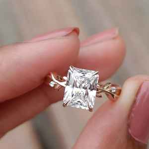 Anillo de Oro 14k con Diamante de Laboratorio Corte Radiante Inspirado en Ramas Naturales, Anillo de Promesa Certificado IGI para Mujer, Anillo de Boda de Lujo - Product Image 3