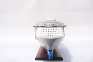 HARMONY OF THE SEAS - Maquette de bateau de croisière en bois artisanale, thème nautique et détails peints, pour décoration ou cadeau - Product Image 5