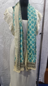 Écharpe bleu turquoise imprimée à la main, en coton léger, paréo de plage, sarong doux d'été, foulard de cou, tenue bohème de villégiature - Product Image 3