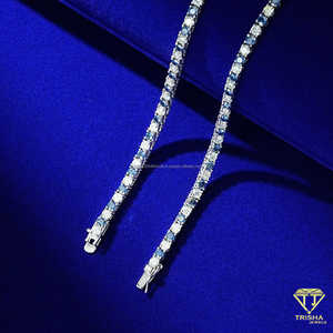 Collar minimalista con cadena de tenis y piedras redondas, en tono plateado brillante, ideal para eventos formales y atuendos de noche. - Product Image 4