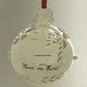 Décorations de Noël classiques à suspendre avec boules gaufrées argentées, personnalisables par sublimation, lot de 2 - Product Image 2