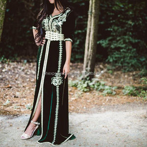 Nouveau caftan en velours avec broderie à la machine de couleur blanche et travail de perles - Product Image 1