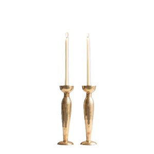 Paire de bougeoirs en laiton martelé doré pour bougies coniques, support décoratif pour éclairage d'ambiance, maintient en toute sécurité les bougies standard ou les bougies LED coniques - Product Image 1