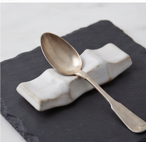 Reposacucharas de cerámica con esmalte de mármol, borde ondulado, forma irregular, para decoración de la mesa de comedor de la cocina. - Product Image 4