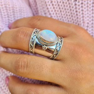 Bague en argent sterling 925 avec cabochon en pierre de lune, bijou artisanal - Product Image 4