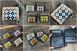 Porte-monnaie en cuir véritable fait main par un designer personnalisé pour femmes, style vintage, blocage RFID, portefeuille à fermeture éclair avec porte-clés et pompon - Product Image 3