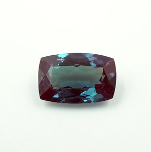พลอยอเล็กซานไดรต์ธรรมชาติ 3.00 กะรัต ทรงคุชชั่น เปลี่ยนสีได้ HAYAAT GEMS สำหรับทำเครื่องประดับ - Product Image 1
