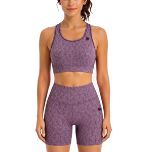 Ensemble de sport côtelé sans couture tendance pour femme – Tenue de fitness athlétique extensible deux pièces - Product Image 1