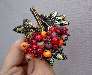 Broche de Búho Bordado con Cuentas, Artesanía Premium MD, Joyería Textil Hecha a Mano, Diseño Personalizado para Regalo de Boda o Compromiso - Product Image 2