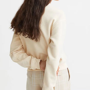 Sweat-shirt à capuche court oversize pour femme, coupe ample et décontractée, à ourlet brut, en molleton épais, à manches longues, avec impression personnalisée - Product Image 2