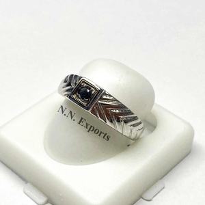 แหวนเงินแท้ 925 ประดับเพชรดำทรงกลม รับรองโดย IGI สำหรับผู้หญิง ดีไซน์คลาสสิก เหมาะสำหรับงานแต่งงานและงานหมั้น เครื่องประดับชั้นดี - Product Image 3