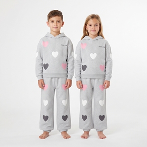 Ensemble de survêtement unisexe pour enfants avec motif cœur, sweat à capuche personnalisé et pantalon de jogging pour garçons et filles, tenue décontractée et sportive assortie, vêtements en gros - Product Image 1