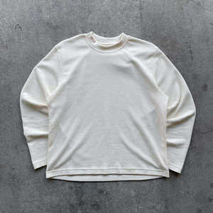 เสื้อยืดแขนยาวทรงโอเวอร์ไซส์ผ้าวาฟเฟิลเนื้อนุ่ม 300 GSM สไตล์สตรีทแวร์สีขาว 100% ผ้าฝ้ายวินเทจ สำหรับผู้ชาย  พร้อมโลโก้ด้านหน้า - Product Image 1