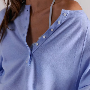 เสื้อไหมพรมแขนตุ๊กตาคอวีสีฟ้าอ่อนสำหรับผู้หญิง ขายส่ง เสื้อครอปท็อปสีพื้น สไตล์ลำลองสำหรับฤดูใบไม้ร่วง เสื้อเฮนลีย์ - Product Image 3