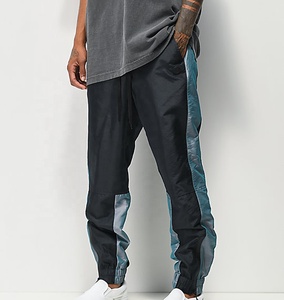 Pantalon de survêtement pour homme à blocs de couleur avec bande latérale, taille élastique et cordon de serrage, décontracté, respirant, en polyester, pour l'automne - Product Image 1