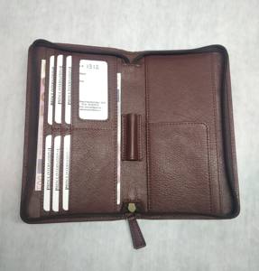 Cartera de mano de cuero para mujer con cremallera RFID, tarjetero largo para pasaporte y tarjetas de autobús/metro, accesorio vintage de viaje - Product Image 2