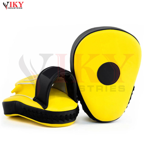 Mitaines de frappe courbées à doigts séparés avec support de poignet sécurisé pour l'entraînement MMA et de Kickboxing – Pads de boxe jaunes et noirs - Product Image 3