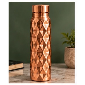 ขวดน้ำทองแดงลายสลักแบบชนเผ่า ดีไซน์จีนโบราณ พกพาสะดวก พร้อมฝาปิด - Product Image 2