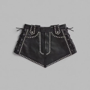 Shorts en cuir à taille haute avec détails cloutés et lacets sur le devant, style punk noir pour femmes - Product Image 1