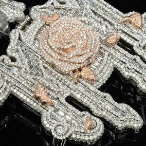 Pendentif Breloque Hip Hop Personnalisé en Argent 925 et Moissanite, Fleur Or Rose Givrée, Élégant, Testé au Diamant, pour Mariage et Style Rappeur - Product Image 3