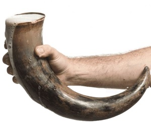 Taza Vikinga de Cuerno de Búfalo Ecológica de Alta Calidad, Artesanía Natural, Estilo Animal Pulido, Decoración Moderna para el Hogar, Tallada - Product Image 1