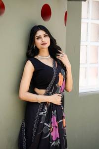 Sari en Faux Georgette Lourd à Imprimé Floral Numérique, Tenue Traditionnelle pour Femme, Idéal pour Fêtes, Mariages et Diwali - Product Image 4
