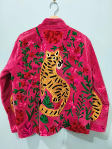 Chaqueta Bomber Corta Reversible de Algodón, Estilo Bohemio Vintage, Hecha a Mano, con Bordado Suzani 100% Terciopelo y Patrón Floral, para Verano - Product Image 4
