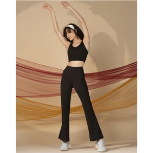 ชุดออกกำลังกายสีดำสำหรับผู้หญิง เสื้อครอปยืดหยุ่นพร้อมกางเกงเลกกิ้งเอวสูงทรงขาบาน - Product Image 3
