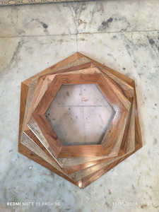 Espejo de pared con juntas de madera de mango de Acacia hecho a mano directo del fabricante con diseño hexagonal artístico para uso decorativo en el hogar - Product Image 2