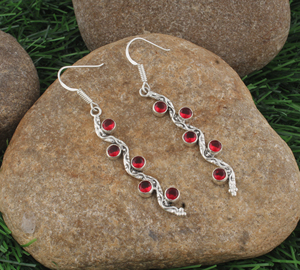 Pendientes Colgantes de Lujo al por Mayor con Diseño de Ola y Enredadera, Chapados en Plata, con Circonita Cúbica y Múltiples Piedras Curvadas, Regalo de Compromiso - Product Image 4