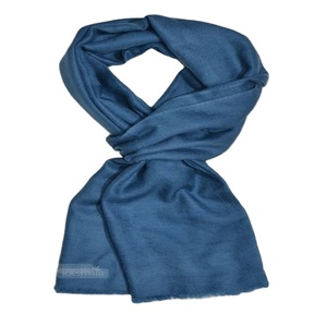 Prix de gros Offre spéciale de luxe douce pour l'hiver Écharpe en cachemire de couleur unie avec logo personnalisé à pampilles Magnifiques Autres écharpes - Product Image 1