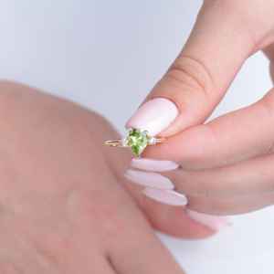 แหวนหมั้นเพอริดอทสีเขียว เงินแท้ 925 ชุบทอง 14K รูปทรงลูกแพร์ พลอยแท้รับรองคุณภาพ ของขวัญ - Product Image 6