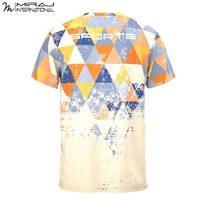 เสื้อยืดสั่งทำราคาส่งปี 2026 ลายกราฟิกสามเหลี่ยมหลากสีทันสมัย ผ้าระบายอากาศน้ำหนักเบา พิมพ์ลายแบบซับลิเมชั่น - Product Image 2