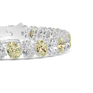 Magnifique bracelet tennis en or 9 carats avec diamants de laboratoire ovales sertis à griffes, 26,06 carats au total - Product Image 2