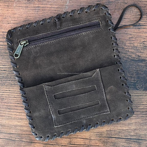 Pochette à tabac luxueuse en cuir de vachette 100% personnalisée en gros Pochettes en cuir véritable fait à la main pour fumer des herbes et rouler le tabac - Product Image 4