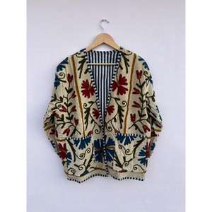 Kimono élégant en velours brodé Suzani, fait main, de haute qualité, longueur genou 3/4, cadeau idéal pour elle, manteau de festival - Product Image 1