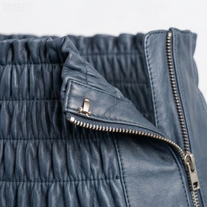 Mini-jupe en cuir PU pour femme, taille élastique, volants, style évasé, couleur unie, toutes saisons - Product Image 4