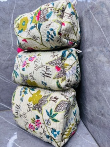 Juego de 3 Bolsas de Aseo Acolchadas con Cierre, Bolsa de Cosméticos de Algodón Hecha a Mano, Estampado Floral Botánico, Estuche Organizador de Artículos de Aseo para Viaje - Product Image 4