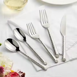 Ensemble de couverts en métal moderne, vaisselle haut de gamme pour les restaurants, les salles à manger et les cuisines élégantes à domicile - Product Image 4