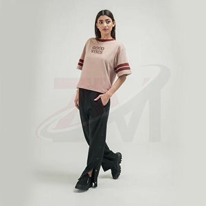 เสื้อยืดโอเวอร์ไซส์ลายกราฟิกสำหรับผู้หญิง ผ้าฝ้ายนุ่ม แฟชั่นทรงหลวม รับผลิตเสื้อผ้าพร้อมโลโก้ตามสั่งจากโรงงาน - Product Image 5