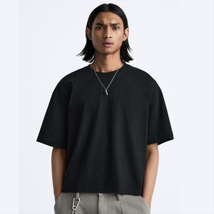 เสื้อยืดผู้ชายทรงบ็อกซี่ สปอร์ต ผ้าถัก 100% คอตตอน กันยับ คอกลม ตะเข็บตัดสี ทรงโอเวอร์ไซส์ แขนสั้น สีพื้น - Product Image 2