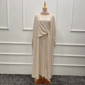 ชุดญิลบาบสีน้ำตาลช็อกโกแลตแบบเต็มตัว พร้อมเสื้อท่อนบนพลิ้วไหวและกระโปรงยาวระดับข้อเท้า สไตล์ลำลอง ใส่คู่กับรองเท้าผ้าใบได้อย่างลงตัว - Product Image 4