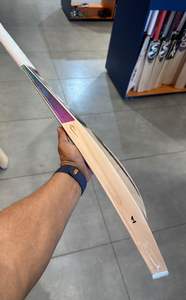 ไม้ตีคริกเก็ตแบบเทปบอล สำหรับการแข่งขันและการฝึกซ้อม ไม้ตีลูกนิ่ม คุณภาพไม้ดี ทนทาน ปรับแต่งไม้ตีได้ตามต้องการ พร้อมโลโก้และดีไซน์ของคุณเอง - Product Image 2