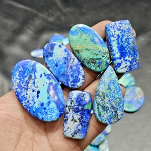Lote de cabujones de azurita natural azul para la fabricación de joyas, tamaño libre, venta al por mayor - Product Image 1