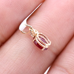 Colgante de Oro Amarillo Sólido de 14K al por Mayor con Rubí Ovalado Natural y Diamantes Redondos Engastados en Puntas, Joyas de Recuerdo - Product Image 3