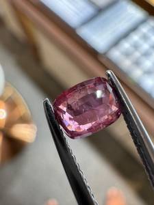 Spinelle Mahenge rose radis naturelle 0,95 carat taille coussin, pierre précieuse en vrac facettée, vente en gros, provenance Mines de Tanzanie, Zehra Gems - Product Image 2