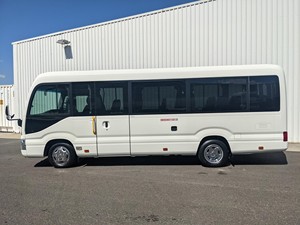 Autobús TOYOTA COASTER HZB70 DELUXE AUTOMÁTICO USADO de alta calidad, año 2020, recién llegado. Autos impecables en venta. - Product Image 4