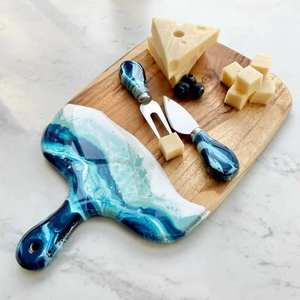 Planche à découper ronde personnalisable en résine époxy et bois, épaisseur 1,5 cm, plateau à fromage moderne pour hôtels, restaurants et cuisines - Product Image 1
