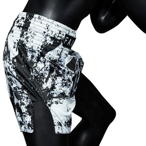 Shorts de boxe Muay Thai confortables en satin doux, respirants, pour hommes, pour l'entraînement et le kickboxing - Product Image 5